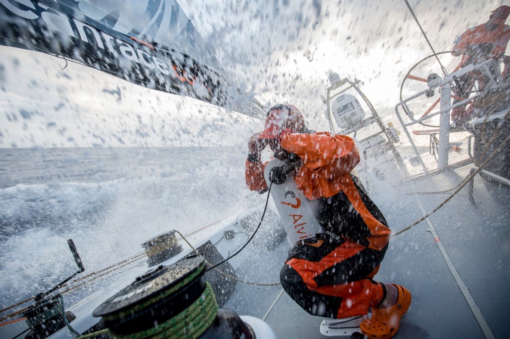 Volvo Ocean Race Barco de brasileiro assume liderança de etapa