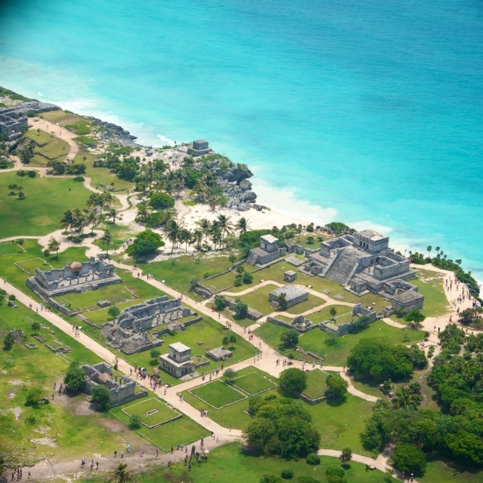 Vista aérea da zona arqueológica de Tulum